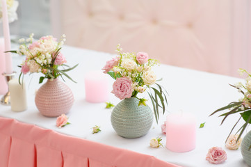 Fototapeta na wymiar bouquet of flowers in vase at the wedding table