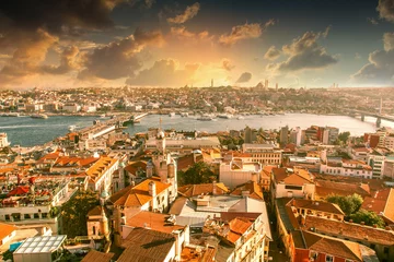 Rolgordijnen Prachtig stadsbeeld. Uitzicht op Istanbul bij zonsondergang © olezzo