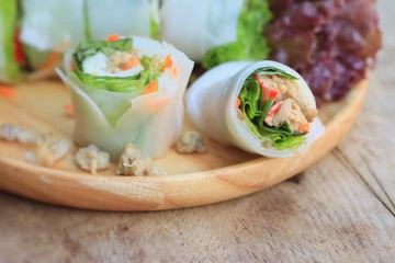 noodle roll with vegetable