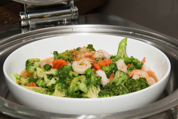  Broccoli with oyster sauce add shrimp.