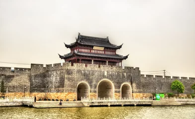 Fotobehang Gate and the city walls of Suzhou © Leonid Andronov