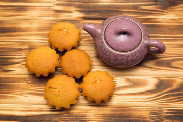 Cupcakes and kettle on the Board