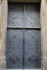 Porte d'église à Prague