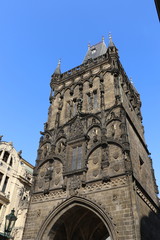 Fototapeta na wymiar Tour du pont Charles à Prague
