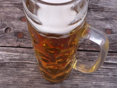 Sch&auml;umendes Bier