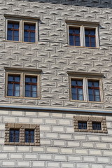 Détail d'une façade d’immeuble classique à Prague