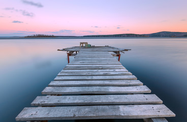 Fototapeta na wymiar old wooden pier