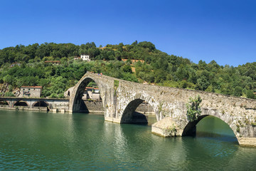 Fototapeta na wymiar Ancient Stone Bridge