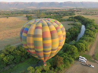 Naklejka premium Hot air balloon ride in the early morning