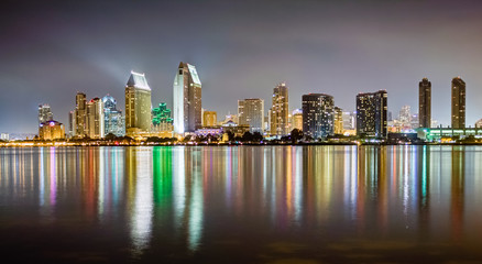 Fototapeta premium An HDR photo of the skyline of San Diego from the Coronado islan