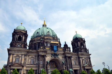 Fototapeta na wymiar old dom church in central berlin
