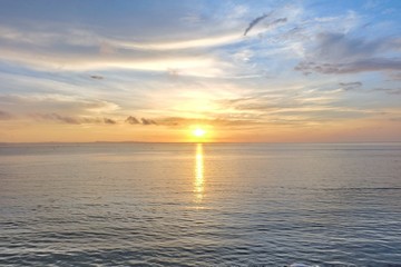 Obraz premium Chasing The Sunrise
