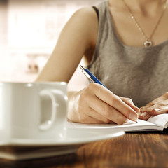 woman hand and pen 