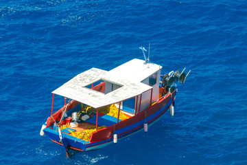Fototapeta na wymiar Oia. Fishing boat in the harbor.
