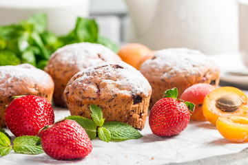 Muffins with fresh strawberries and apricots