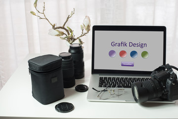 Arbeitsplatz eines Fotografen mit Grafik Design