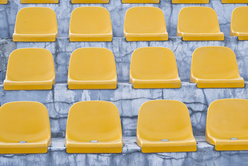 Fototapeta Żółte krzesełka na stadionie obraz