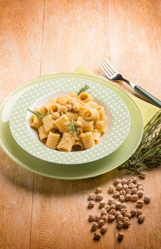 pasta with chickpeas and rosemary