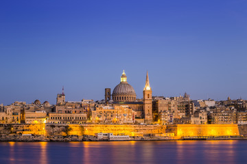 Fototapeta na wymiar Malta, Valletta - St.Paul's Cathedral at blue hour 