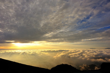 Fototapeta na wymiar beautiful sunrise among foggy mountain summits landscape