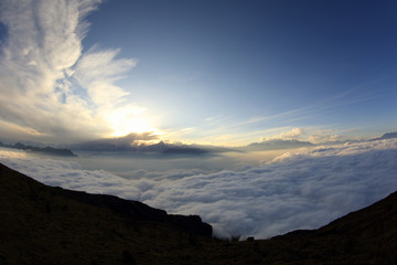 Fototapeta na wymiar beautiful sunset among foggy mountain summits landscape