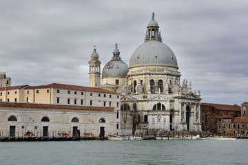 Fototapeta na wymiar Santa Maria della Salute in Venedig