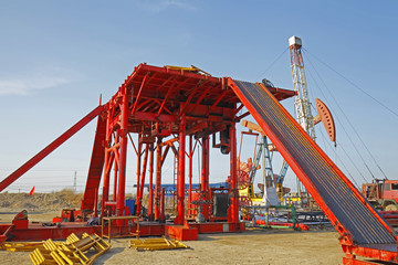 Oil pipe and oil drilling rig equipment