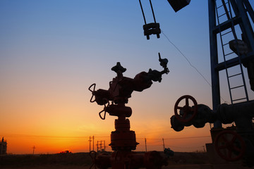 The silhouette of the oil pump