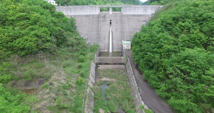 河平ダムと貯水池