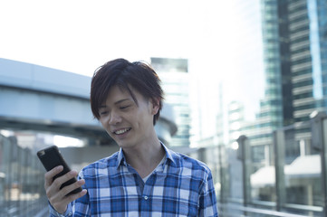 Fototapeta premium Young men looking for a destination in the smartphone