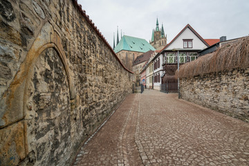 Stiftsgasse und Dom in Erfurt, Th&uuml;ringen