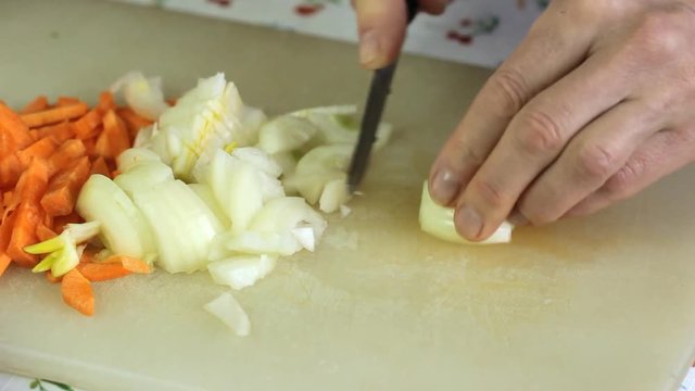 Cutting the onion