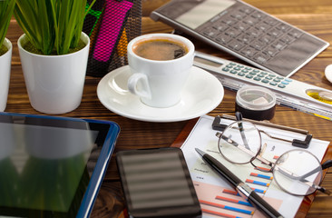 Business Objects office expanded in composition on a table