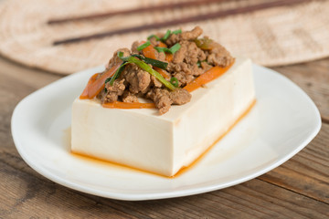 Steaming tofu topping with mince pork and carrot, onion.