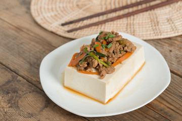 Steaming tofu topping with mince pork and carrot, onion.