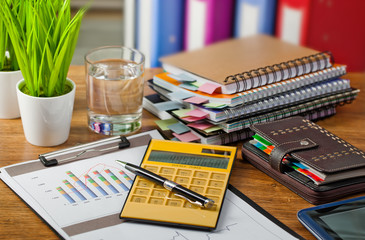 Business Objects office expanded in composition on a table