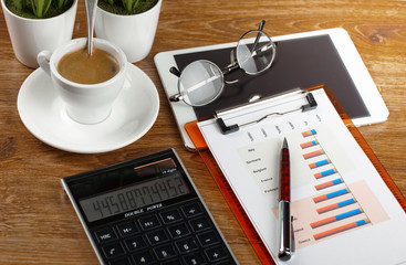 Business Objects office expanded in composition on a table