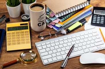 Business Objects office expanded in composition on a table