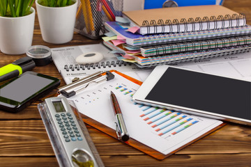 Business Objects office expanded in composition on a table