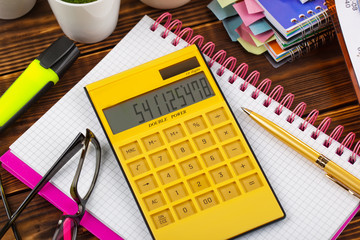 Business Objects office expanded in composition on a table