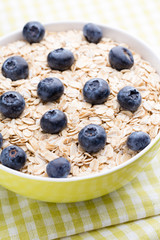 Oatmeal porridge with blueberries. healthy breakfast.