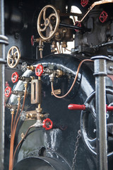Intérieur et commandes d'une locomotive ancienne à vapeur, Baie de Somme, Picardie 