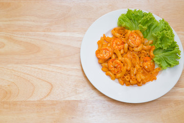 Stir fried macaroni with prawn