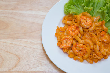 Stir fried macaroni with prawn
