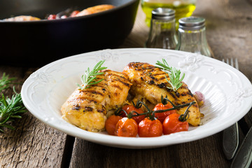 Grilled chicken breast with vegetables