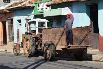 Traktor mit Anhänger © hydebrink