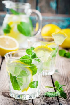summer iced drink with lemon and mint
