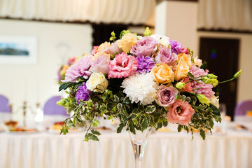 Wedding flower composition for guests tables