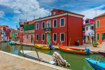 Fototapeta na wymiar Colorful village of Burano in Venice