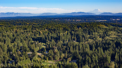 Naklejka premium Bothell Mill Creek, Washington Suburban Forest Aerial - Mount Rainier and Cascade Mountains Backdrop